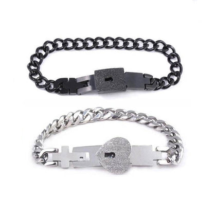 Paare 2BFFs schließen sich gegenseitig Armbänder