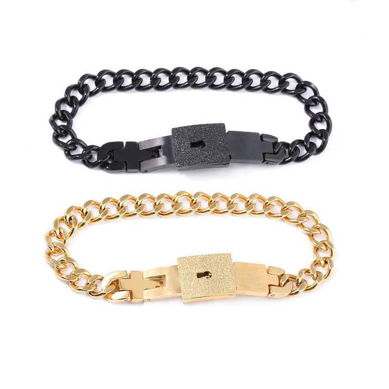 Paare 2BFFs schließen sich gegenseitig Armbänder